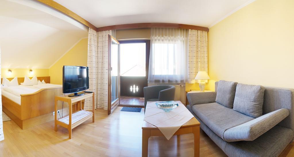 Haus Renate Hotel Bad Fussing Phòng bức ảnh